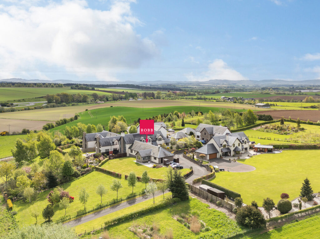 Bankfoot, Perth, PH1 4EE