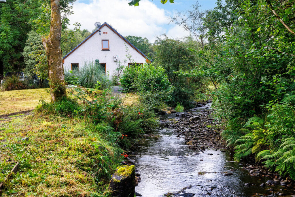 Bluebell Cottage, Whitehouse, Tarbert, PA29 6